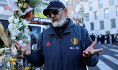 Ahmed Kessaci, le père de Mehdi Kessaci, le 22 novembre 2025, avant l'hommage à Marseille son fils assassiné ( AFP / CLEMENT MAHOUDEAU )
