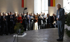 L'écrivain algérien Boualem Sansal reçoit une ovation debout après avoir remporté le Prix de la Paix de l'association des libraires allemands