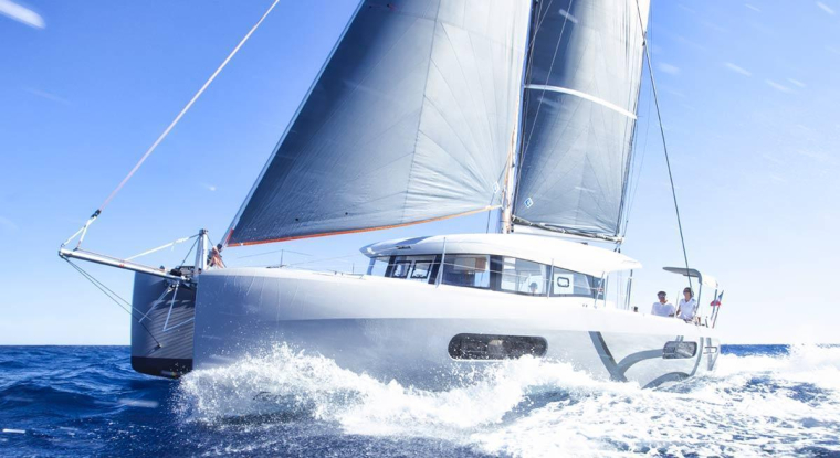 Le titre du spécialiste des bateaux à voile et à moteur recule de 19% sur un an. (© C. Launay)