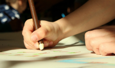 Le gouvernement veut revoir le mode de calcul du complément de libre choix du mode de garde. Illustration. (_ALICJA_ / PIXABAY)