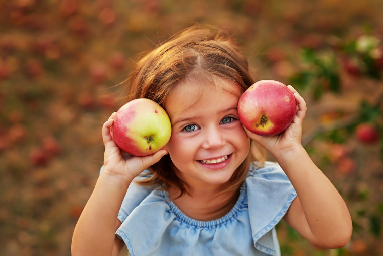Une &eacute;tude a r&eacute;v&eacute;l&eacute; que les enfants qui consomment 1,5 portion de fruits par jour ont un risque 36% moins &eacute;lev&eacute; de d&eacute;velopper un diab&egrave;te de type 2. (cr&eacute;dit: Adobe Stock)