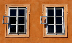 C'est la grogne du côté des professionnels du bâtiment. en cause la fin du crédit d'impôt pour changer de fenêtres. (Crédits:Pixabay Martin Harry)