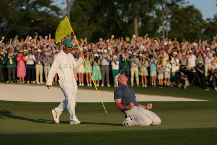 Le Nord-Irlandais Rory McIlroy célèbre sa victoire au tournoi de golf d'Augusta, aux Etats-Unis, le 13 avril 2025 ( GETTY IMAGES NORTH AMERICA / Andrew Redington )