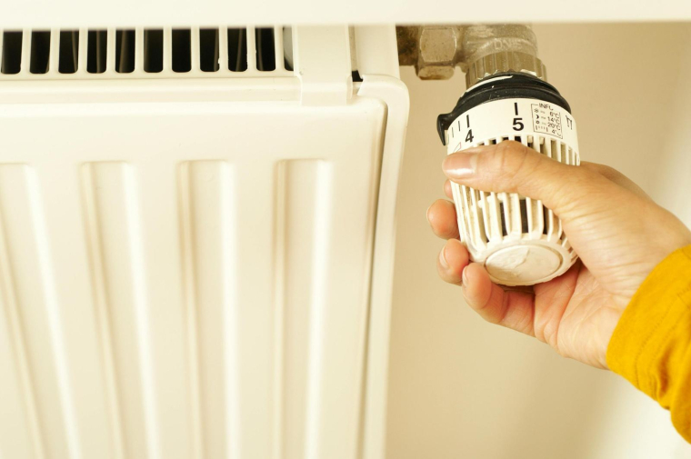Toujours supérieur à celui du gaz, le tarif réglementé de l'électricité s'établit à 0,2001 euro TTC par kilowattheure, en option Base pour une puissance de 6 kVA. Illustration.  (BOOM / Pexels)