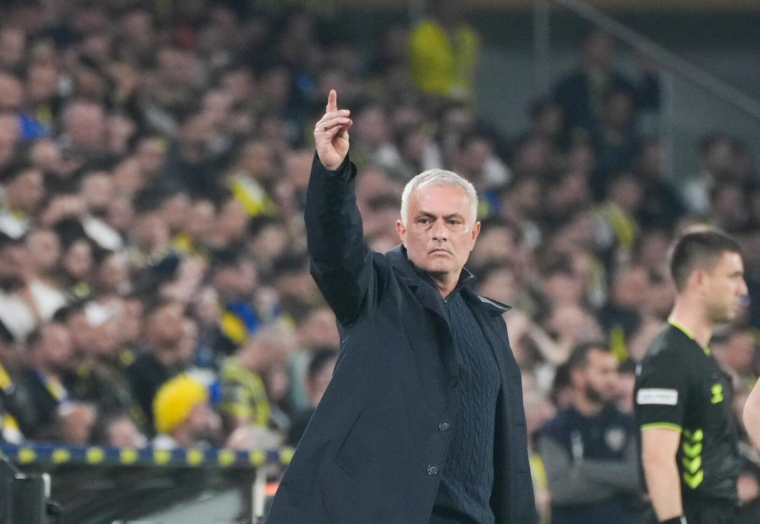 José Mourinho s'en prend une nouvelle fois à Allan Saint-Maximin