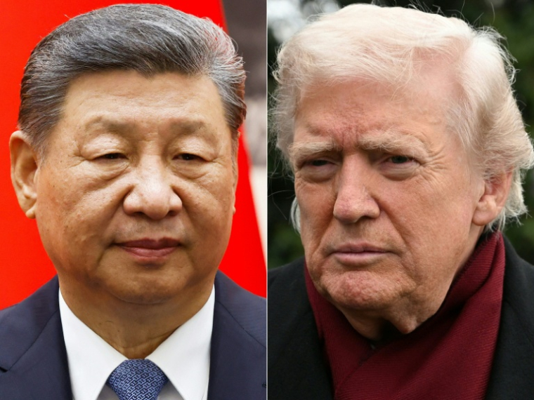 Cette combinaison de photos réalisée le 24 novembre 2025 montre le président chinois Xi Jinping (à gauche) à Pékin le 12 novembre 2025, et le président américain Donald Trump (à droite) à Washington le 22 novembre 2025 ( POOL / Maxim Shemetov )