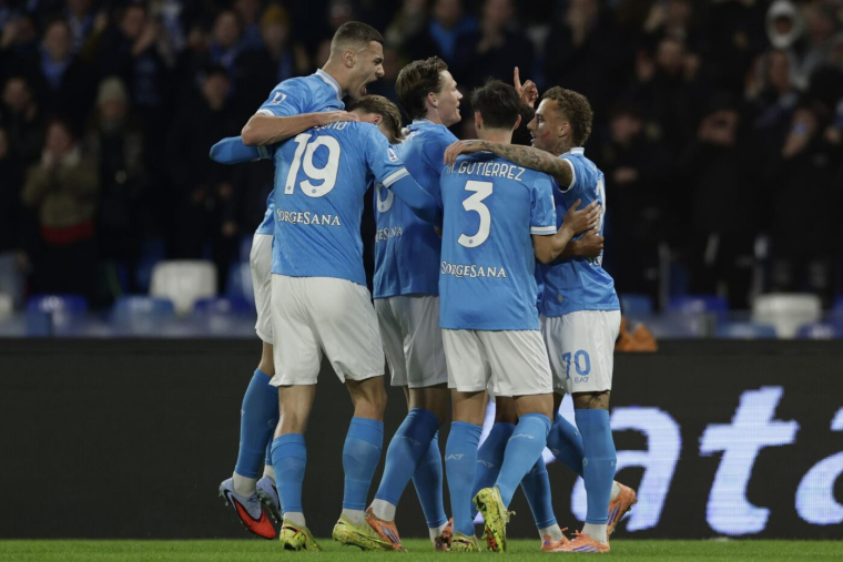 Naples reprend provisoirement la tête de la Serie A après sa victoire contre l’Atalanta