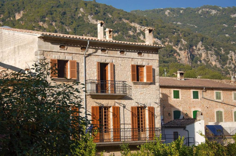 Comment investir dans l'immobilier ancien ? / iStock.com - KajaNi