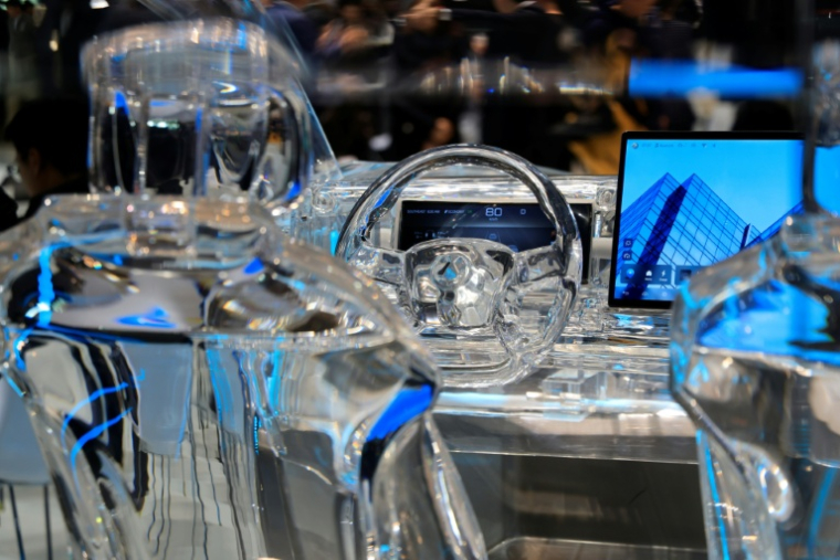 Un concept car transparent de voiture électrique Denza Z, au Mondial de l'automobile à Paris, le 12 octobre 2026 ( AFP / Ludovic MARIN )