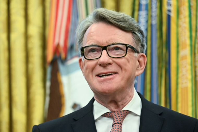 Peter Mandelson s’exprime en présence de Donald Trump et Keir Starmer le rappelle après de nouvelles révélations sur ses liens avec Jeffrey Epstein, le 8 mai 2025 ( AFP / Jim WATSON )
