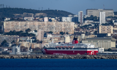 Un navire de la compagnie Corsica Linea dans le port de Marseille, le 18 décembre 2025 ( AFP / MIGUEL MEDINA )