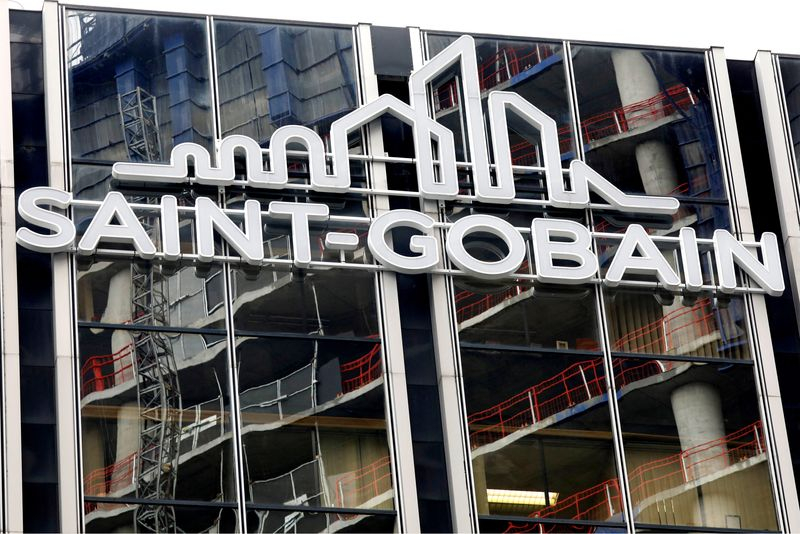 SAINT-GOBAIN AFFICHE UN RÉSULTAT D'EXPLOITATION RECORD, CONVAINCU DE POUVOIR COM-PENSER L'INFLATION