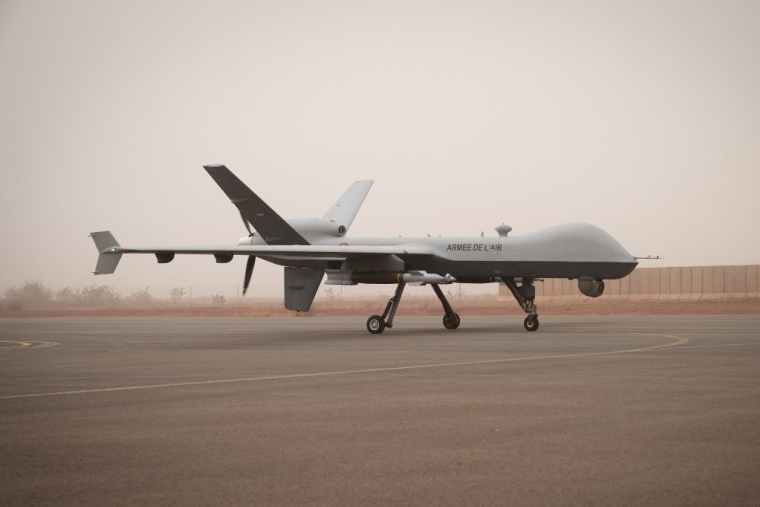 Conçu comme un missile antichar, le Hellfire a été tiré depuis un  MQ-QA Reaper (photo) pour abattre un drone lors d'un essai de l'armée française ( AFP / ALAIN JOCARD )