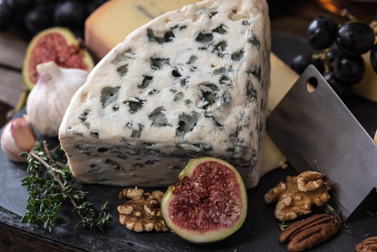 Face à Lactalis, l’inquiétude des défenseurs des AOP roquefort et camembert (Crédit photo: Jez Timms on Unsplash)