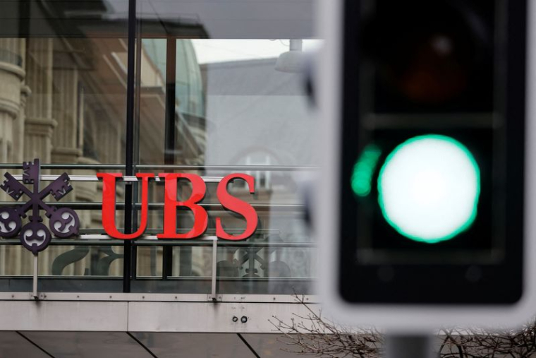 Un logo de la banque suisse UBS à Zurich, en Suisse