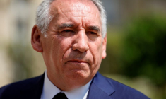 François Bayrou, président du MoDem, quitte le palais de l'Elysée à Paris