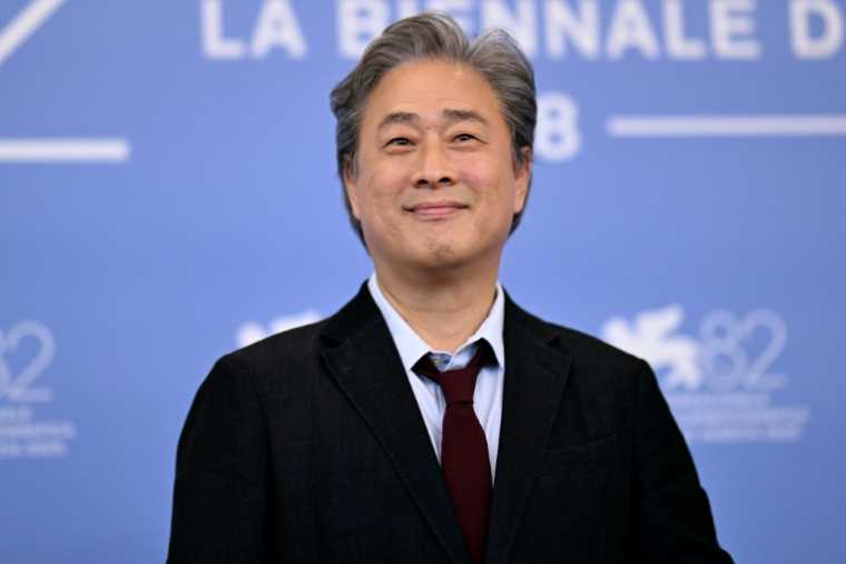 Le réalisateur sud-coréen Park Chan-wook lors d'un photocall pour le film "No Other Choice" à la 82e Mostra de Venise, le 29 aoûtt 2025 au Lido de Venise ( AFP / Tiziana FABI )