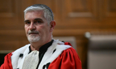 Le procureur Dominique Sie lors du procès en appel des viols de Mazan au palais de justice de Nîmes, le 9 octobre 2025 dans le Gard ( AFP / Gabriel BOUYS )