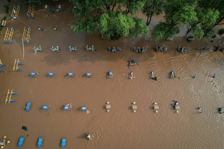 Inondations dans le district de Miyun, à Pékin, le 28 juillet 2025 ( AFP / Jade GAO )