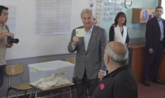 Elections au Chili: Le candidat d'extrême droite José Antonio Kast vote à Santiago