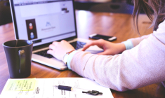 Selon une étude réalisée par Deloitte les français sont plus mûrs pour une relation digitale avec leur banque.(Crédits:Pixabay)