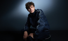 Hugo Deck, vainqueur de la Diagonale des Fous 2026, photographié à Paris le 23 octobre 2026 ( AFP / Simon WOHLFAHRT )