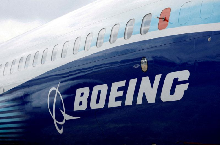 Un Boeing 737 MAX à Farnborough, en Grande-Bretagne. /Photo prise le 20 juillet 2022/REUTERS/Peter Cziborra