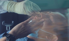 L'AGENCE EUROPÉENNE DES MÉDICAMENTS POURRAIT DISPOSER DE DONNÉES SUR LES VACCINS CIBLANT OMICRON DÈS AVRIL