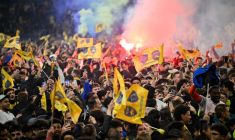 La pelouse du Stade Bonal envahie après la promotion de Sochaux en Ligue 2