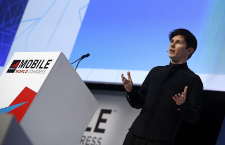 Le fondateur et directeur général de Telegram, Pavel Durov, prononce un discours d'ouverture lors du Mobile World Congress à Barcelone