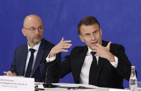 Thierry Beaudet et Emmanuel Macron à Paris, le 26 avril 2024. ( POOL / LUDOVIC MARIN )