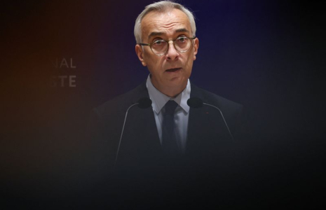 Le procureur antiterroriste français Christen s'adresse à la presse à Paris, à la suite de la fusillade survenue le 23 octobre à Trappes, au cours de laquelle Pengo Bossio Wangi, âgé de 26 ans, a été tué