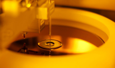 LES FABRICANTS DE PUCES MISENT SUR DE NOUVEAUX RELAIS DE DEMANDE