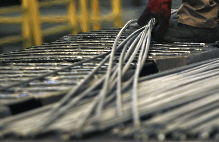 LA GRANDE-BRETAGNE PROLONGE LES DROITS DE DOUANE SUR L'ACIER