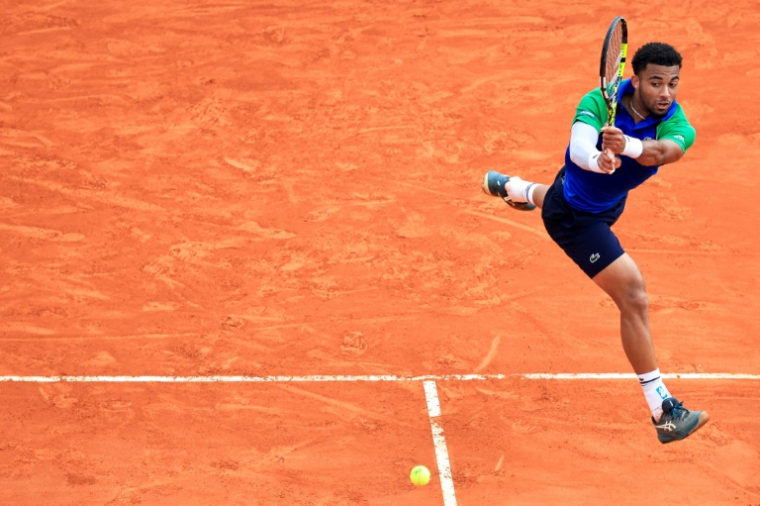 Le Français Arthur Fils s'est incliné face à l'Espagnol Carlos Alcaraz en quart de finale du Masters 1000 de Monte-Carlo le 11 avril 2025 ( AFP / Valery HACHE )