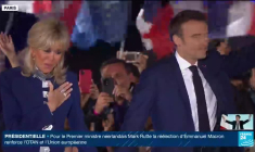 Macron réélu président : la Marseillaise chantée au Champ-de-Mars
