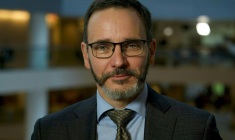 Pierre-Olivier Gourinchas, le 11 avril 2023, à Washington ( AFP / BASTIEN INZAURRALDE )