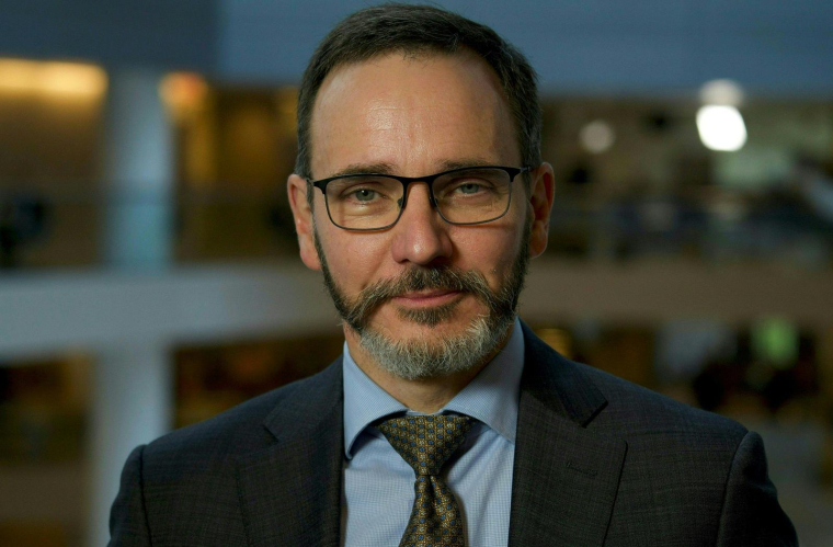 Pierre-Olivier Gourinchas, le 11 avril 2023, à Washington ( AFP / BASTIEN INZAURRALDE )