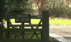 GB : policiers près d'une entrée de la résidence de l'ex-prince Andrew à Sandringham