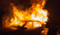 Les propriétaires des voitures brûlées en marge de la victoire du PSG vont parfois devoir s'armer de patience pour obtenir une indemnisation. (illustration) (Pixabay / Kollinger)