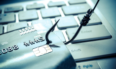 (Crédits photo : Adobe Stock - détenteur d'une carte bancaire victime de hameçonnage)