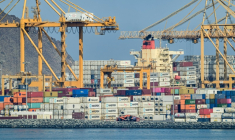 Le terminal de conteneurs de Khor Fakkan, seul port naturel en eaux profondes de la région dans l'Emirat de Sharjah, dans le golfe d'Oman, le 19 juin 2026 ( AFP / - )
