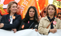 La secrétaire générale de la CGT, Sophie Binet (D), et la secrétaire générale de la CFDT, Marylise Léon (G), lors de la manifestation à Paris, le 2 octobre 2025 ( AFP / Thomas SAMSON )