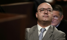 Yann Bompard au tribunal de Marseille le 17 décembre 2025 ( AFP / Thibaud MORITZ )