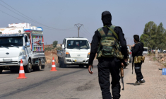 Les forces de sécurité syriennes déployées un point de contrôle sur une route de la province de Soueida, dans le sud de la Syrie, le 19 juillet 2025 ( AFP / Sam HARIRI )