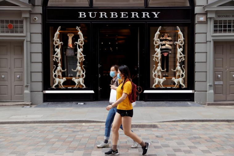 LES VENTES DE BURBERRY BONDISSENT DE 90% AU T1, LA CLIENTÈLE RAJEUNIE