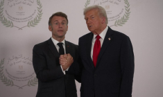 Macron serre la main de Trump en marge du sommet sur Gaza en Egypte
