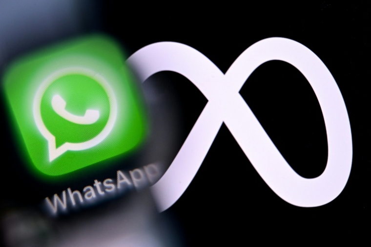 La Commission européenne a imposé mardi à Meta de rétablir l'accès gratuit à son application de messagerie WhatsApp aux assistants d'intelligence artificielle concurrents de sa propre technologie, Meta AI ( AFP / Kirill KUDRYAVTSEV )