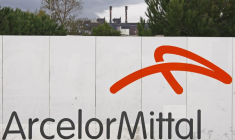 ARCELORMITTAL DÉPASSE LES ATTENTES AU QUATRIÈME TRIMESTRE, CONFIANT POUR 2022