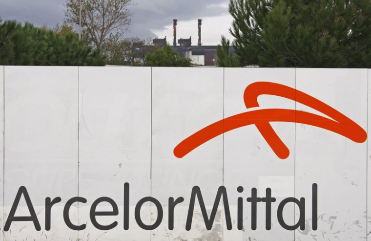 ARCELORMITTAL DÉPASSE LES ATTENTES AU QUATRIÈME TRIMESTRE, CONFIANT POUR 2022